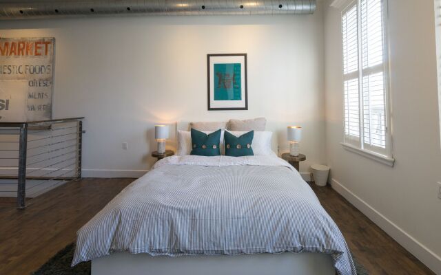 Applewood Suites - The Ossington Loft