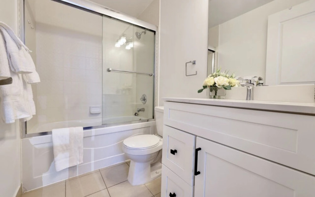 Grand Royal Condos -Mississauga SQ One