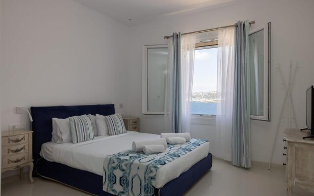Luxury 1 Bedroom Apartment with Private Pool 4A