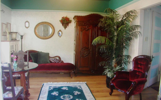 A White Jasmine Inn
