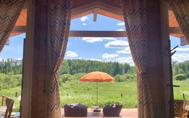 Шале у озера