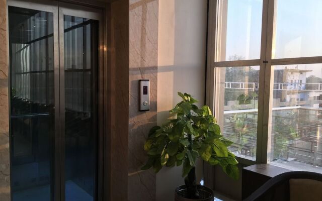 Hotel Ratan Royal Inn.