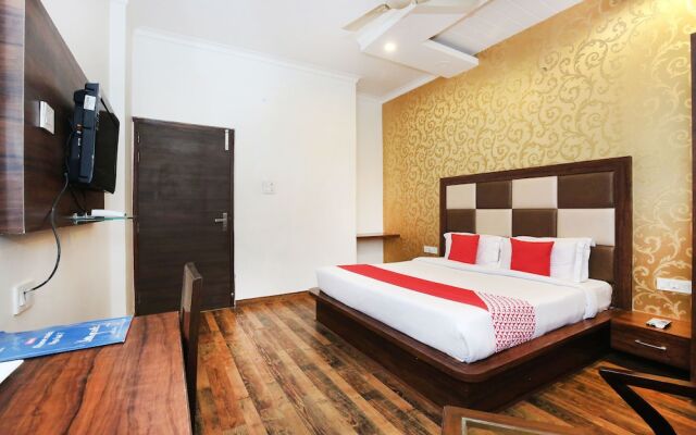 OYO Townhouse 561 Hotel Hollywood Heights