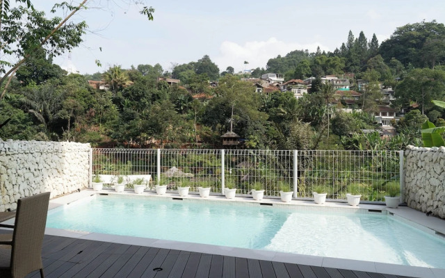 Lavender Rooftop 3BR Villa with a Heated Private Pool