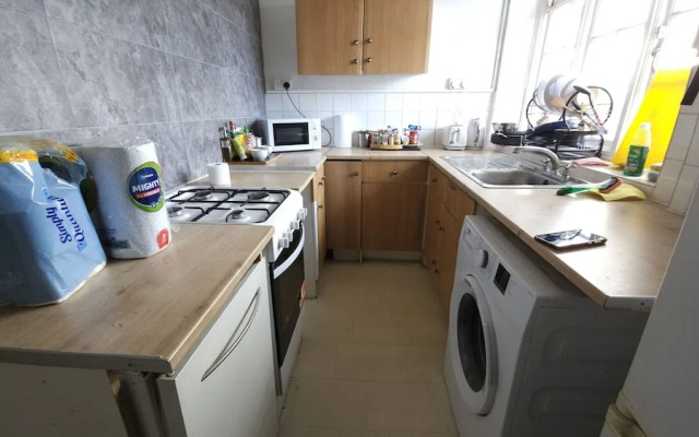 London Edgware Station Apartment