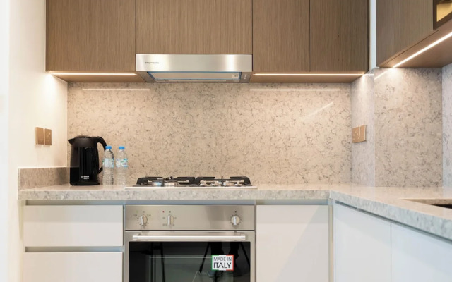 KeyRock - Palm View Apt with Pool