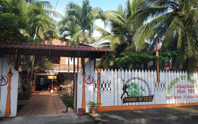 Spanish by the Sea - Bocas - Hostel