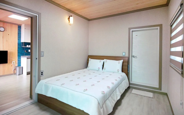 Lim Sea Side Poolvilla Pension