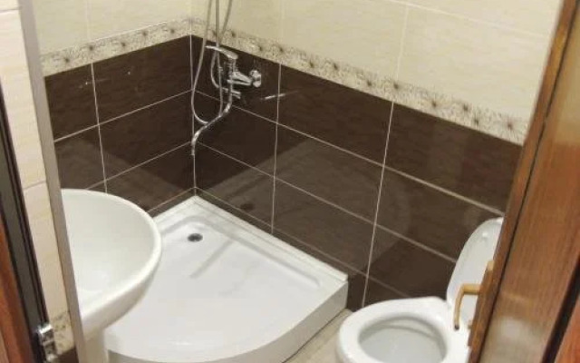 Roza Guesthouse
