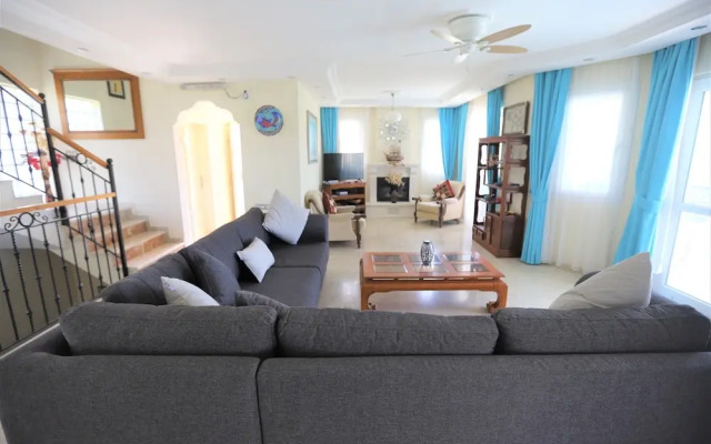 Villa Ruya,with Swimming Pool & Stunning sea Views