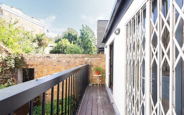 2 Bdr in Kensington E1 by the Residences