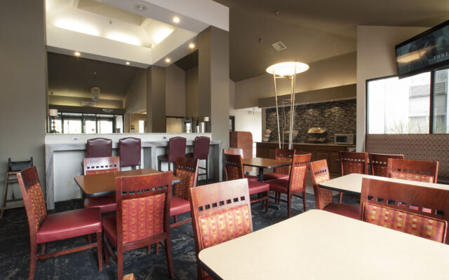 Clarion Inn & Suites US 65 & Battlefield Road