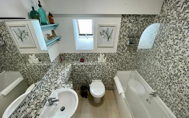 Bright 1 bed flat near Cabot Circus