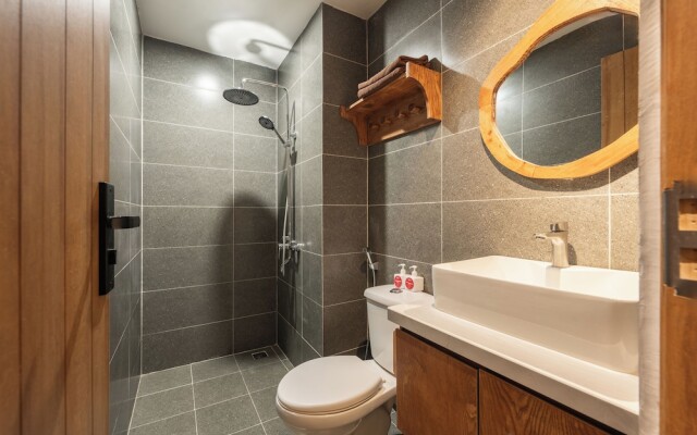 UNIQUE Creative Apartment in Old Quarter