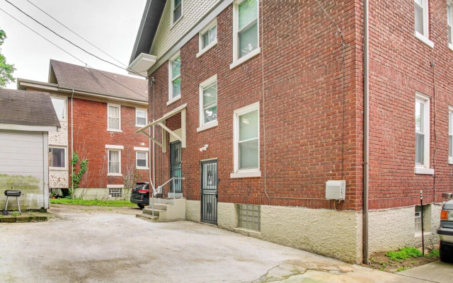 Pet-friendly Cincinnati Apt: 5 Mi to Downtown!