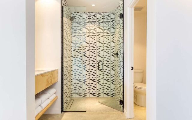 Blackhaus Suites by AvantStay – Modern Comfort in Downtown Palm Springs