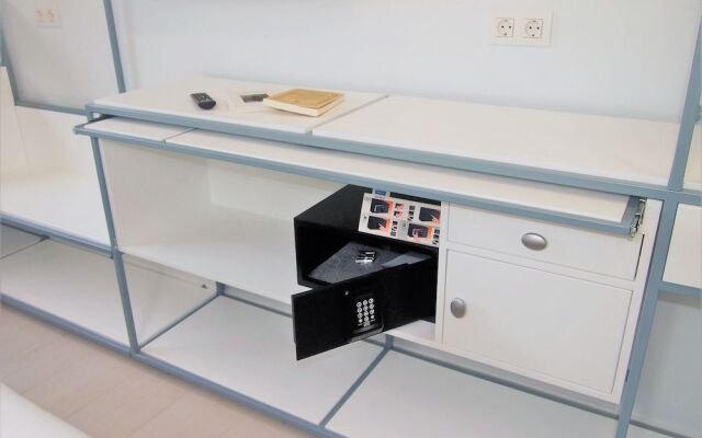 A de Lolo - Four Rooms