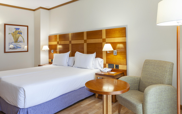 Отель Senator Parque Central