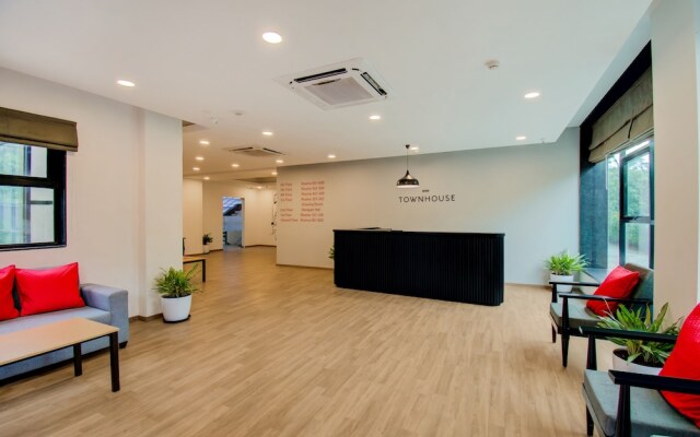 OYO Townhouse 145 The Park Infinity