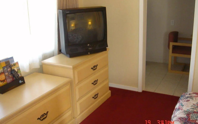 Tri Valley Inn & Suites