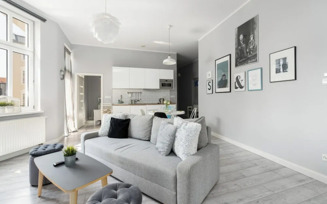 Scandi Małe Garbary Apartment by Renters
