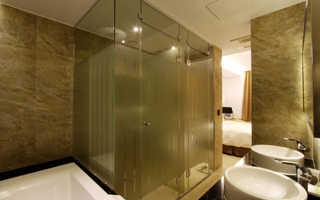 Royal Prime Hotel