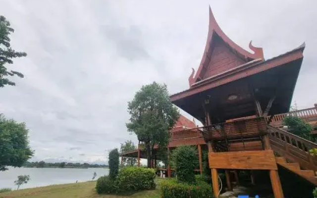 Metathsana Resort