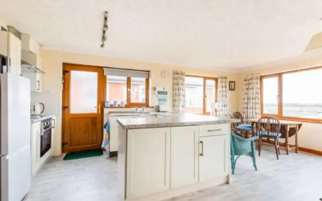 Host Stay Breezy Bungalow