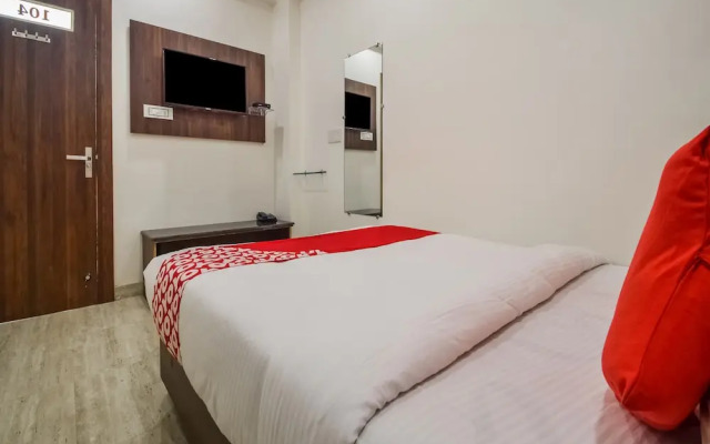 OYO 26124 Silver Palm