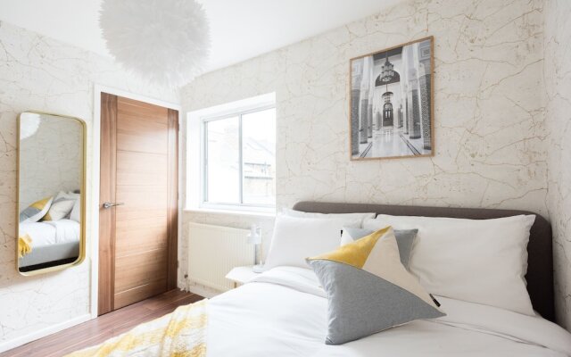 The Jericho Terrace House - 2BD + Parking