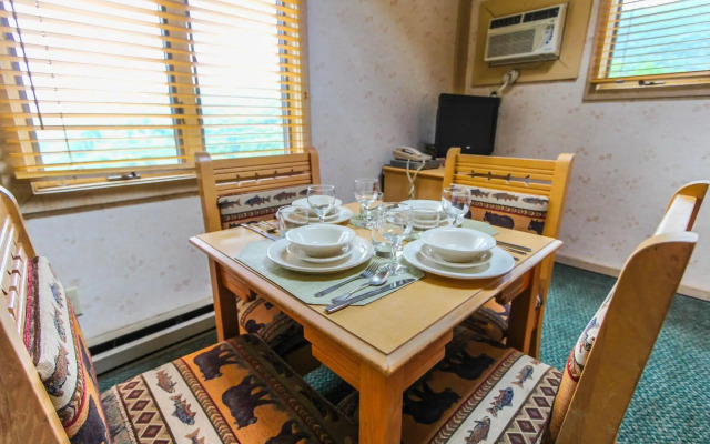 Smoketree Lodge by VRI Resort