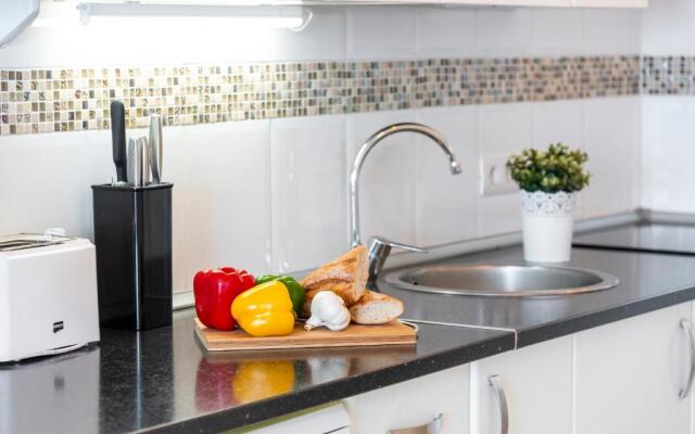 1314 FABULOUS 2 BEDROOM Accommodation ROOF TERRACE