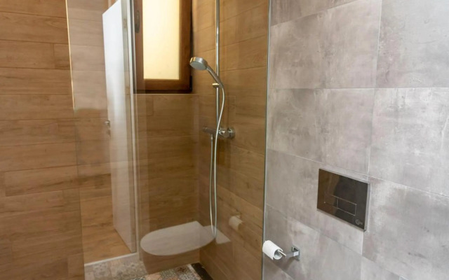 Exclusive Top Central Studio