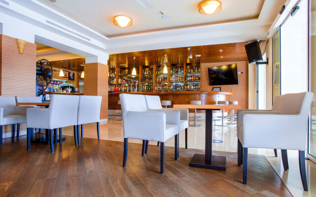 Отель Cala Bona