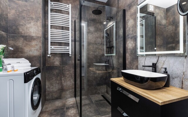 Seaside Apartment With AC by Renters