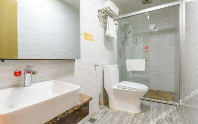 GreenTree Inn Express Hotel (Hefeinan Railway Station Gongjing College Subway Station)