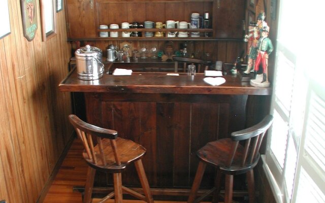 Harbor Knoll Bed & Breakfast