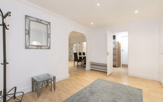 Immaculate 4-bed Apartment Opposite Hyde Park W2