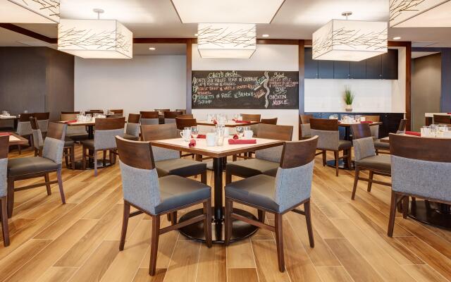 Holiday Inn Ottawa East by IHG