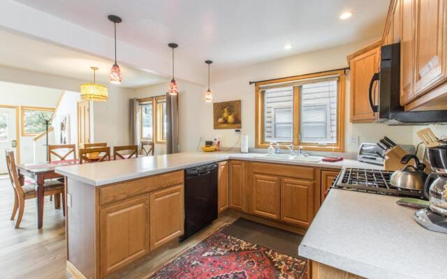 1490OAK Grandview Condo