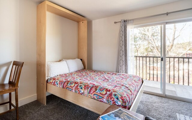 Walk to Downtown Bend&River! Fireplace, quiet