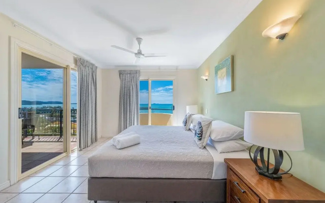Ocean Views Galore - Airlie Beach