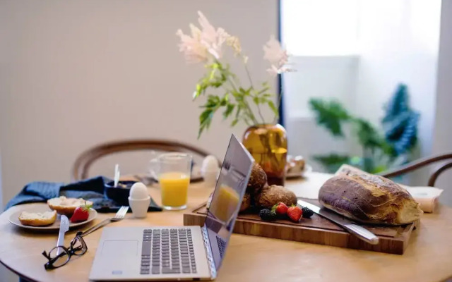 Apēron Apartment Hotel