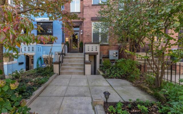 Charming 2BD in Hip Neighborhood - 3 Blks to Metro