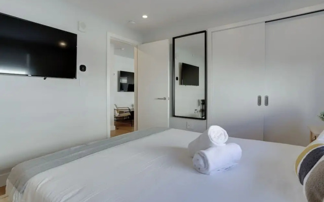 Modern Apartment Near D.C. Landmarks