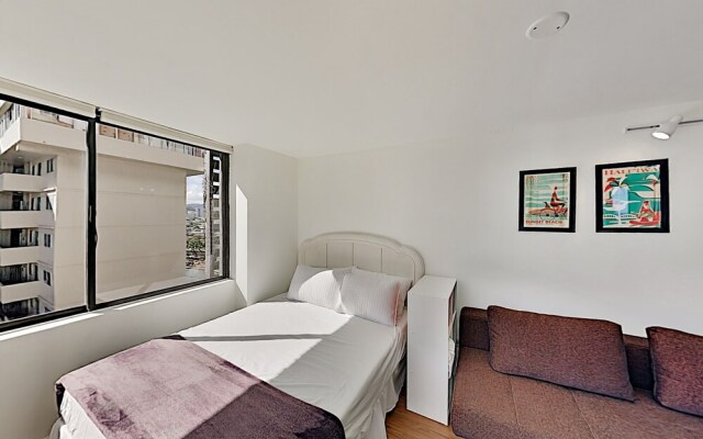 Hawaiian Monarch 1603 Condo by RedAwning