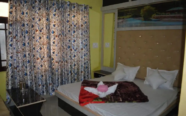 Goroomgo Nice One Palace Srinagar