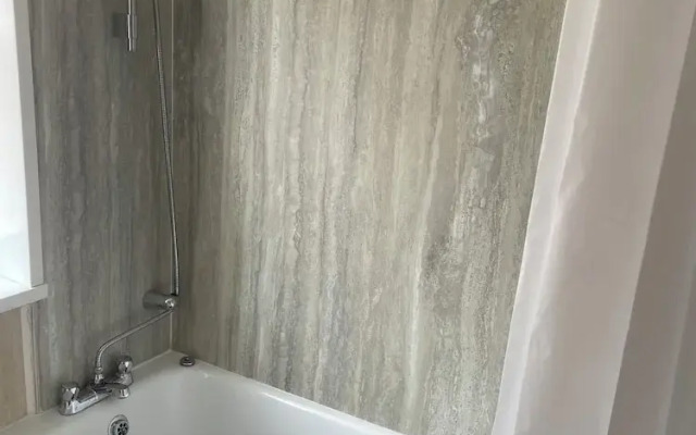 Cozy 2 Bedroom Property With all Amenities
