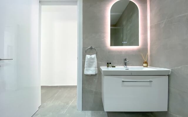 Phaedrus Living: Limnaria Luxury Flat Ivy 121