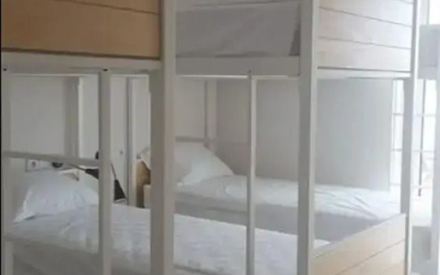 Top City Hostel & Suites